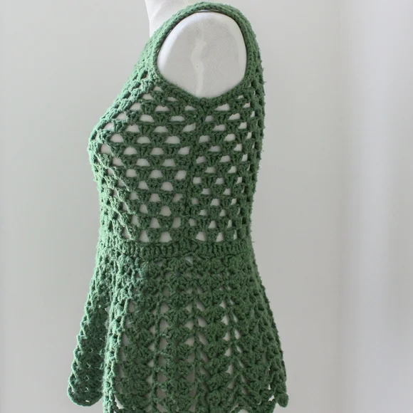 SOLD - Vintage 1960s Dark Green Crochet Peplum Tank Top Blouse / Mermaid Shirt - Picture 5 of 6